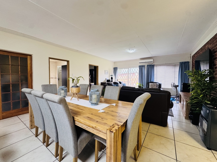 3 Bedroom Property for Sale in Flamwood North West